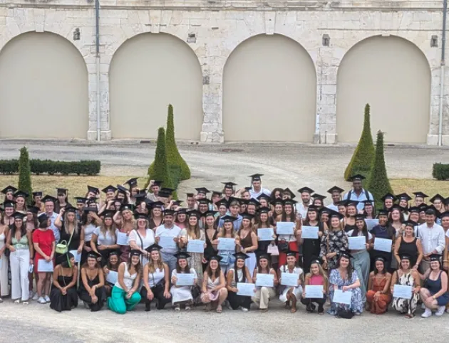Félicitations aux jeunes diplômés !